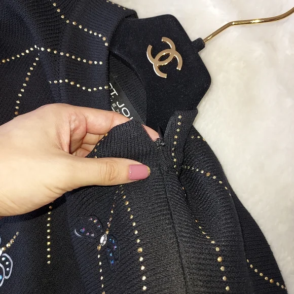 Sale🥳St. John Evening Black Sweater w/ Crystal & Gold Dragonflies - Picture 5 of 6